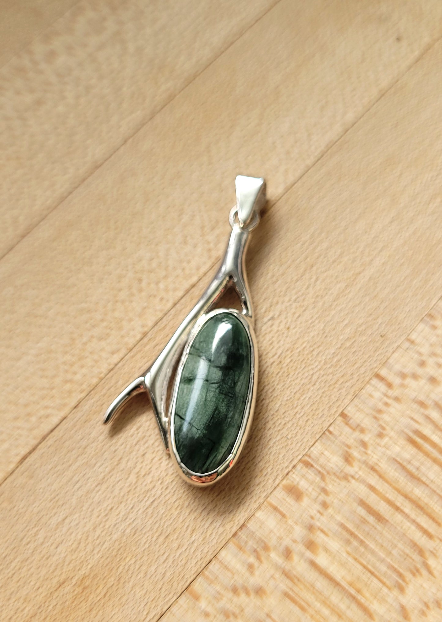 Branch and Serpentinite oval pendant