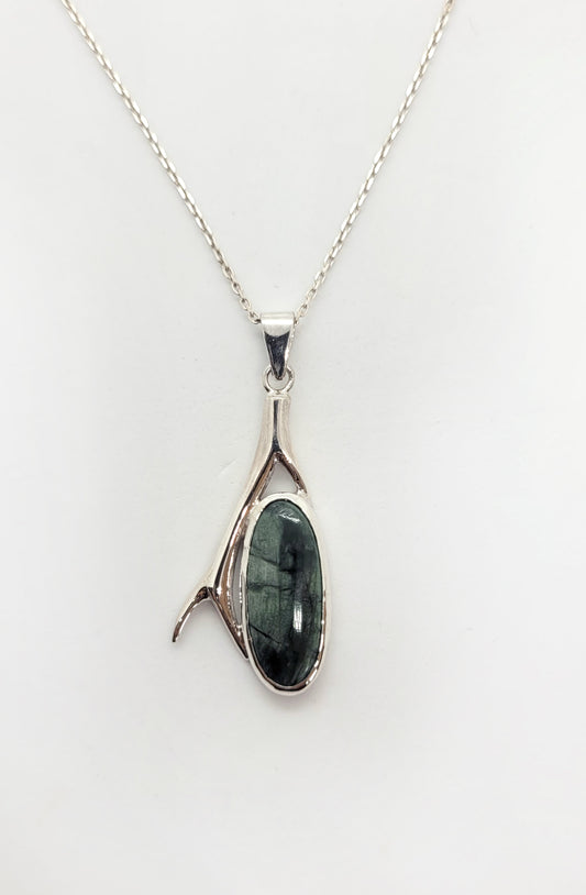 Branch and Serpentinite oval pendant